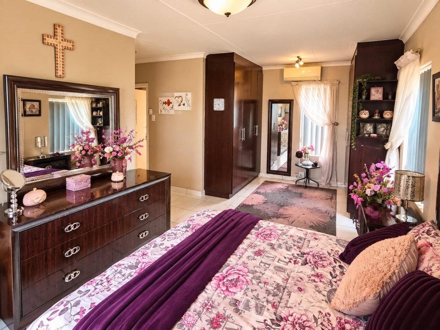3 Bedroom Property for Sale in Heiderand Western Cape